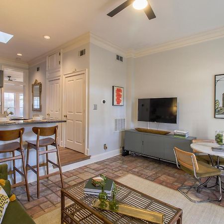Private Patio Retreat In Charming Downtown Apartment Savannah Bagian luar foto
