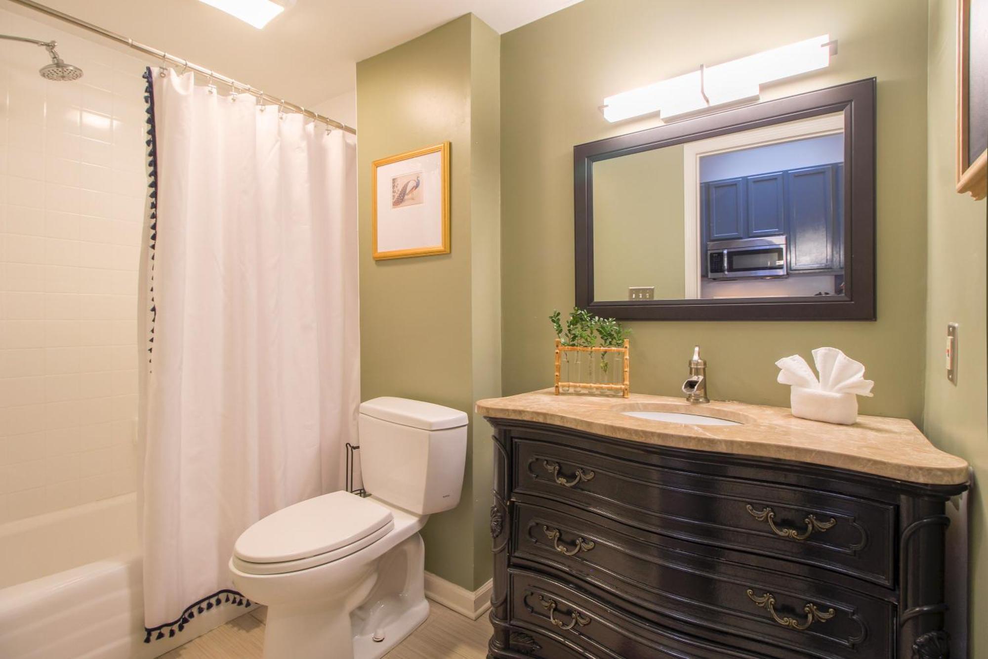 Private Patio Retreat In Charming Downtown Apartment Savannah Bagian luar foto