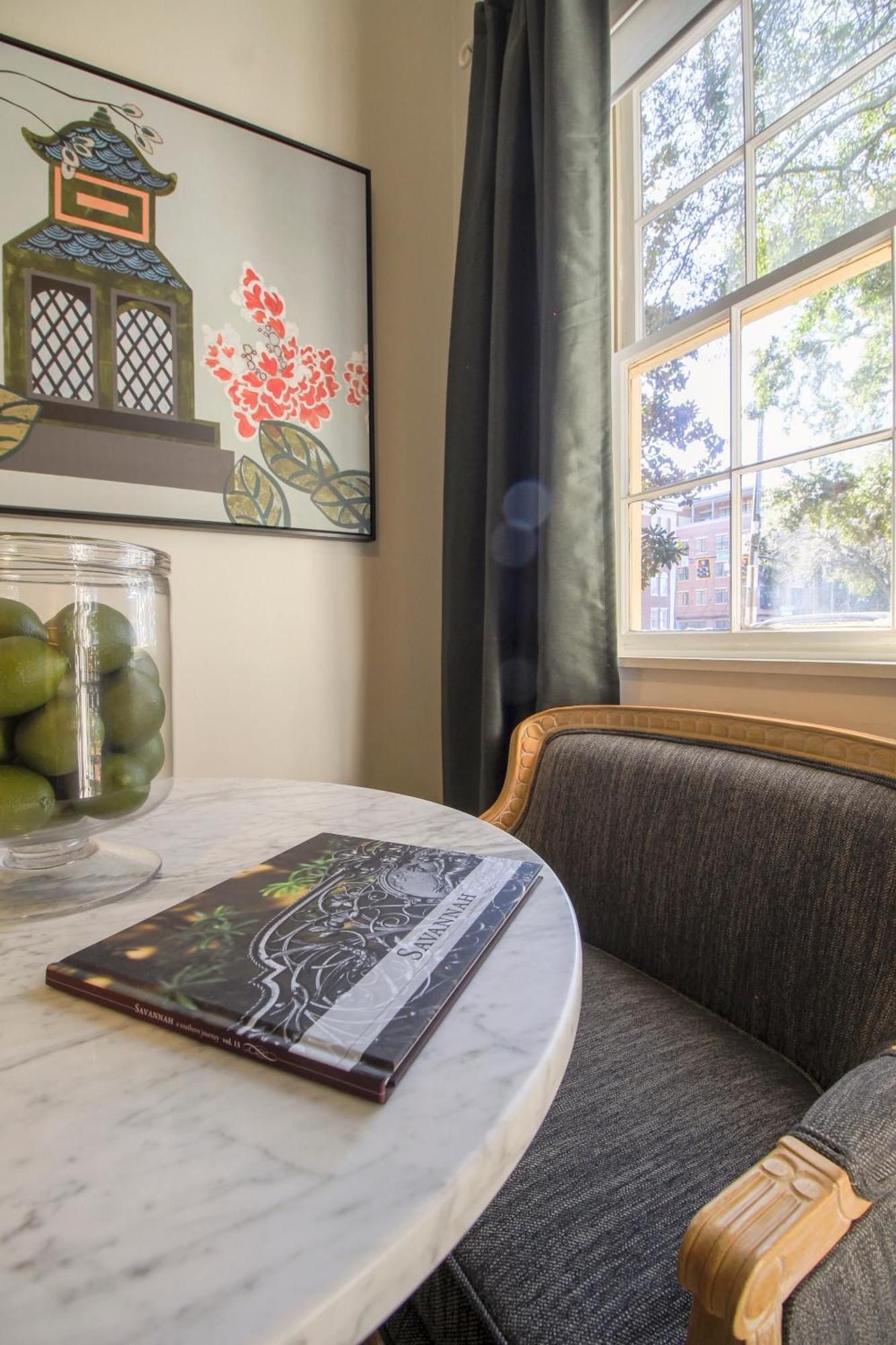 Private Patio Retreat In Charming Downtown Apartment Savannah Bagian luar foto