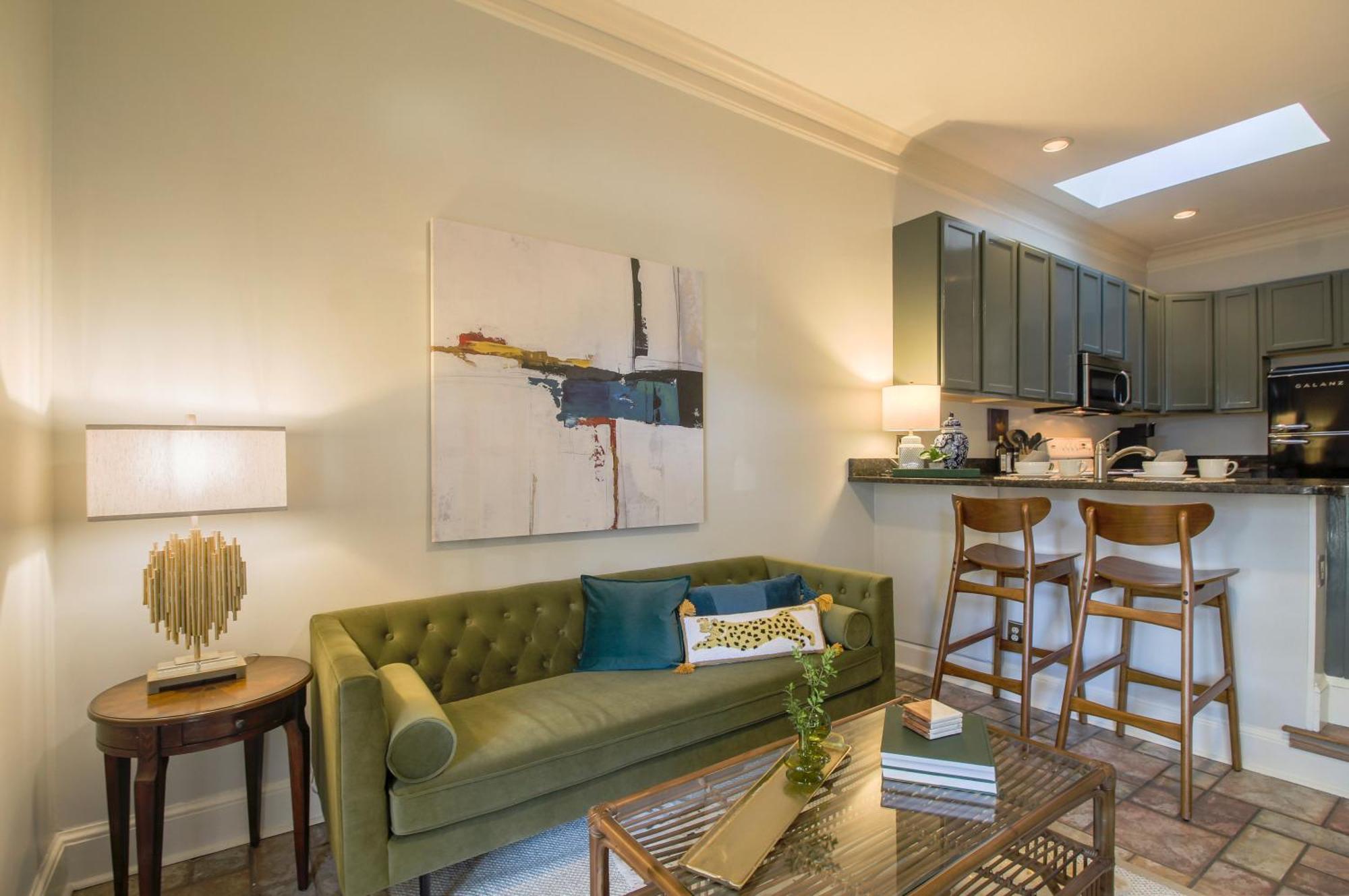 Private Patio Retreat In Charming Downtown Apartment Savannah Bagian luar foto